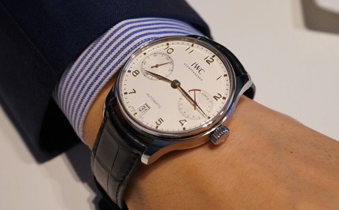 萬國(guó)手表有專修嗎（萬國(guó)手表表殼出現(xiàn)劃痕應(yīng)該怎么辦？）