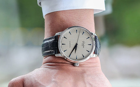 格拉蘇蒂手表屏幕維修價格(解決格拉蘇蒂手表進灰的方法)